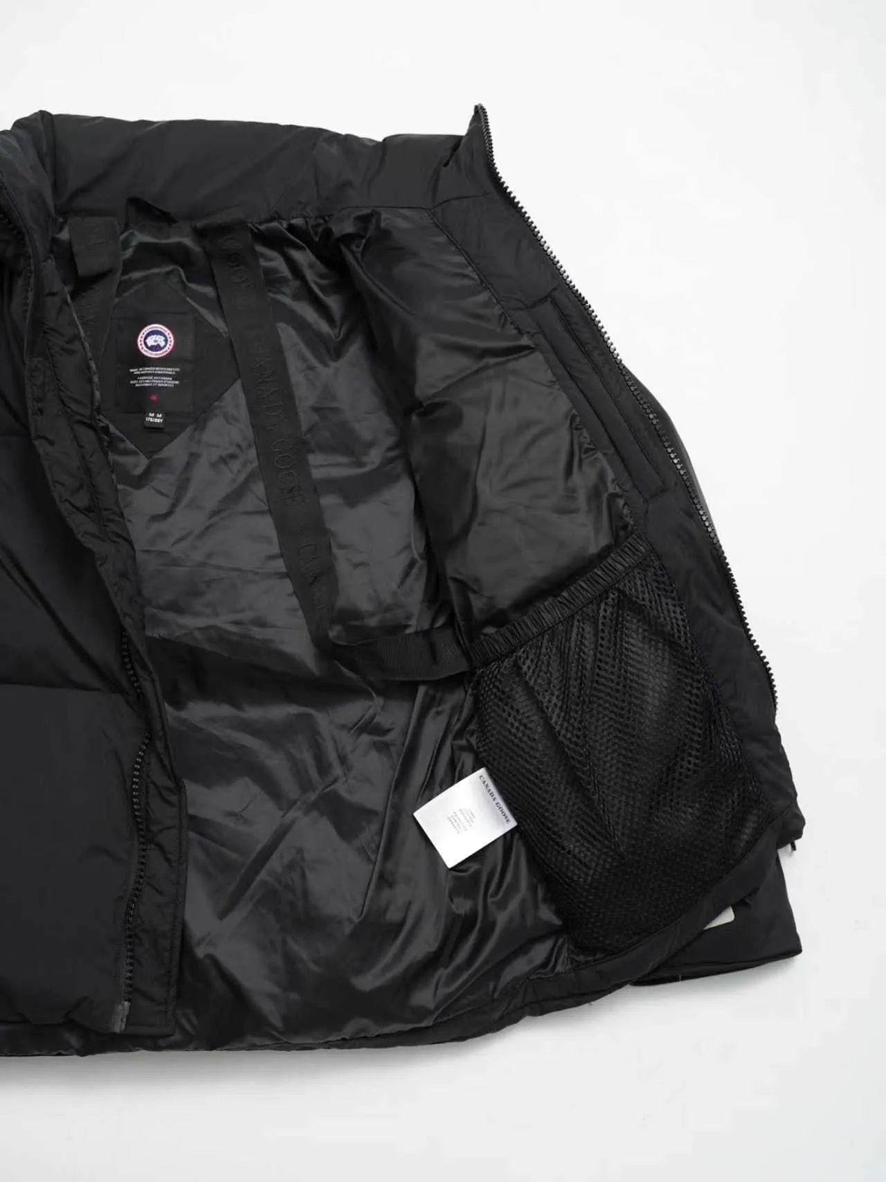 P840 Counter quality stand-up collar Sibu jacket [Exclusively for foreign trade] [Interchangeable black label and red label] Canada Goose LAWRENCE series quilted windproof and waterproof straight stand-up collar zipper down jacket Lawrence Puffer Jaet men's stand-up collar down jacket Color: black with red label. Size: XS S M L XL XXL.